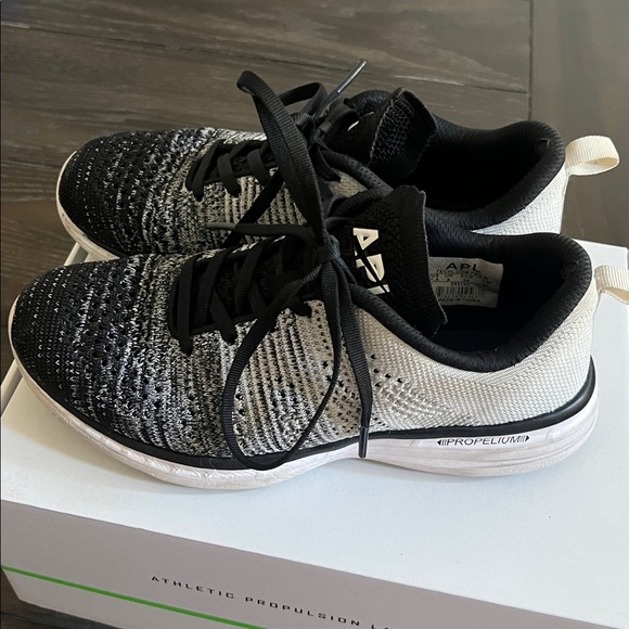 Knit APL Women’s techloom pro 7.5 black heather grey white workout sneakers gym - Picture 6 of 11